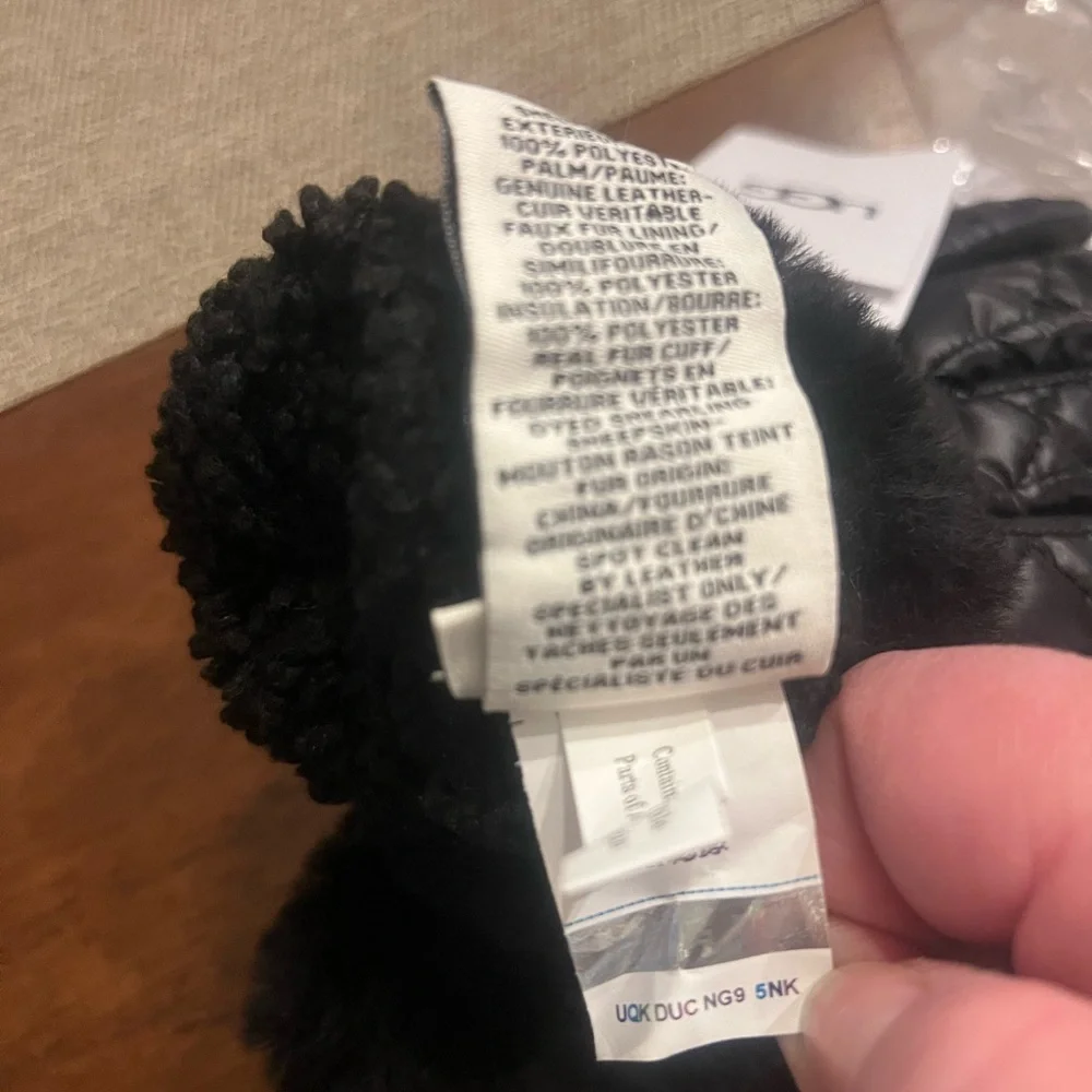 NWT Ugg gloves with faux fur trim‎